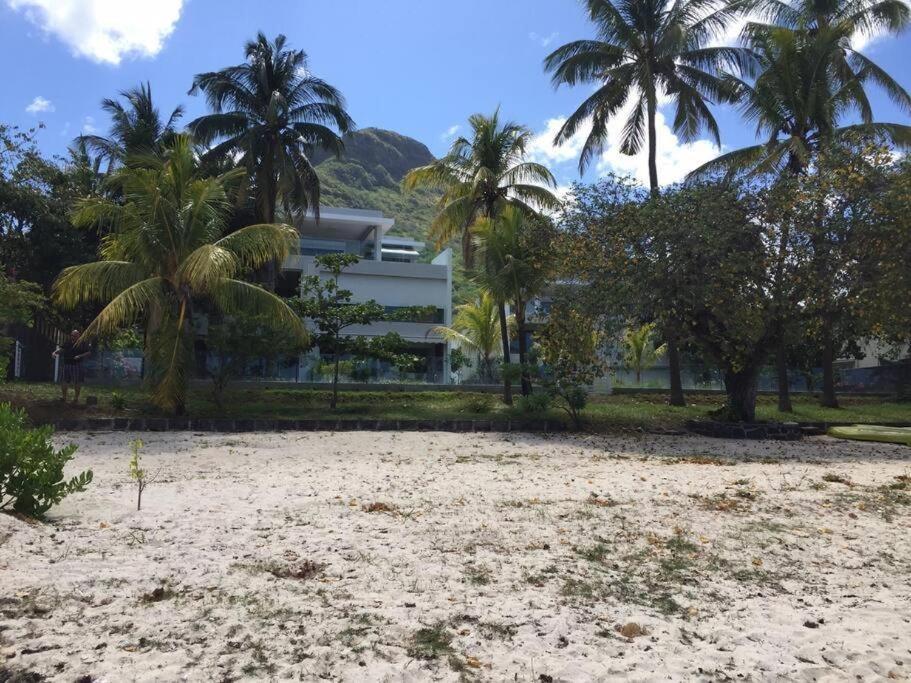 Caplage - Beachfront Ground Floor Apartment In Tamarin Exterior foto